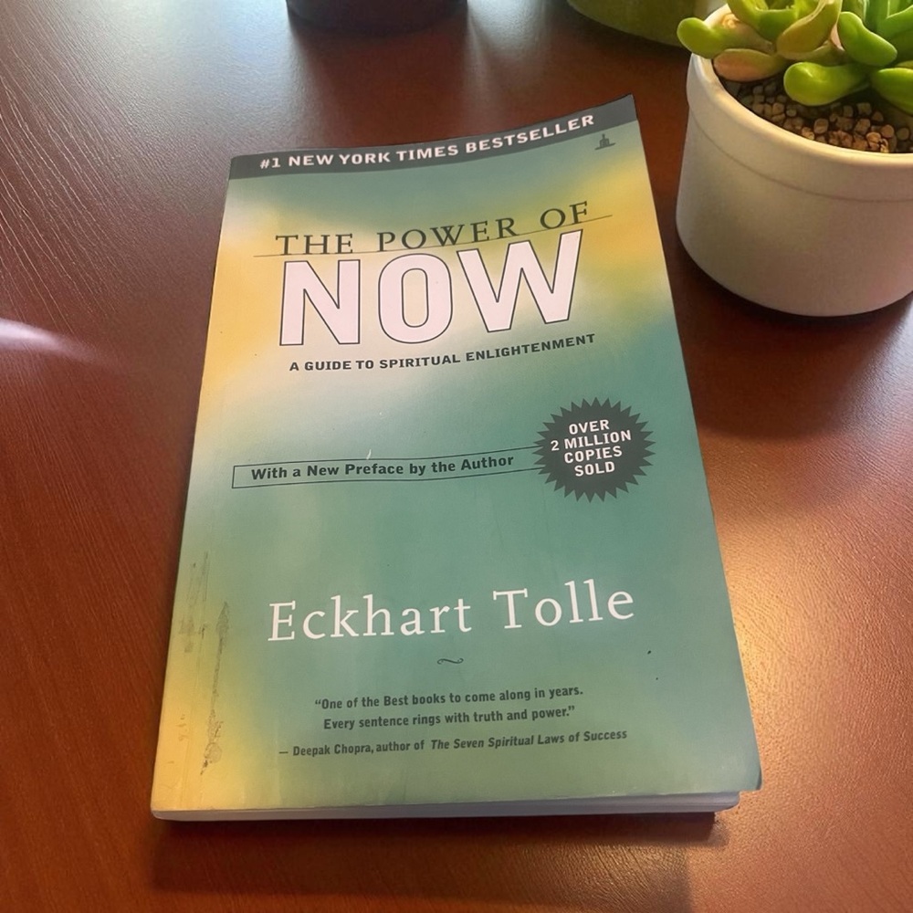 The Power of Now: A Guide to Spiritual Enlightenment by Eckhart Tolle Paperback